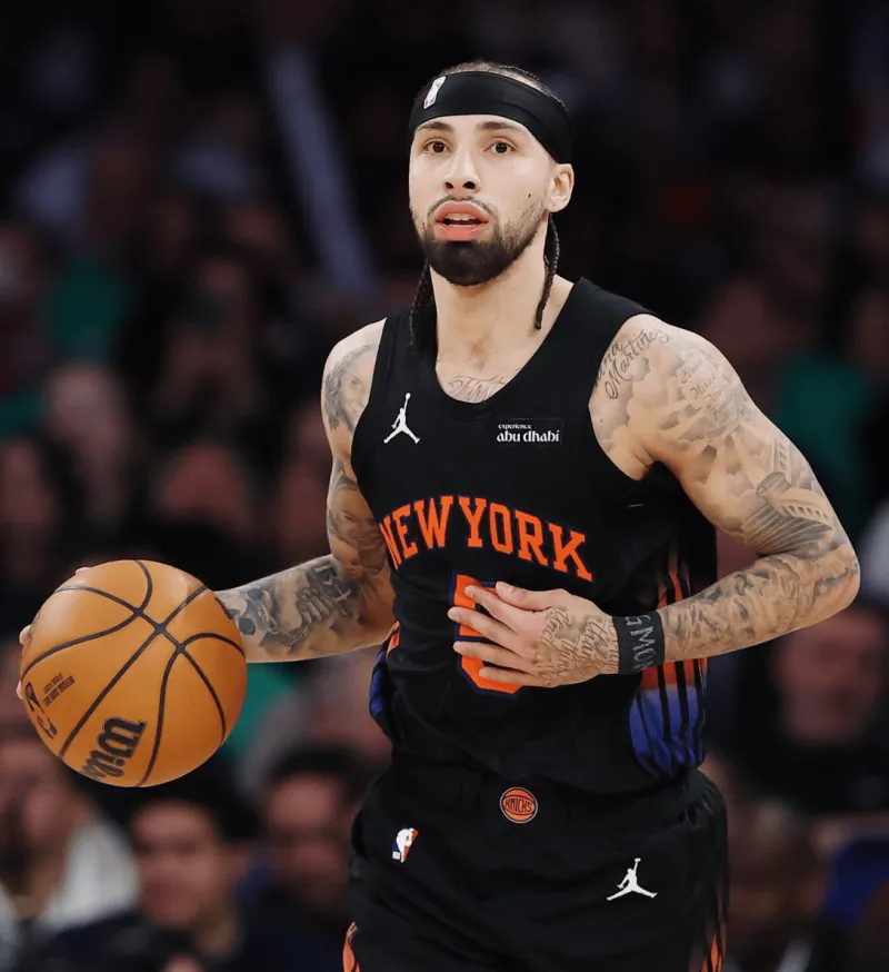 开云-28岁生日快乐！NBA官方晒阿尔瓦拉多赛场照为其庆生